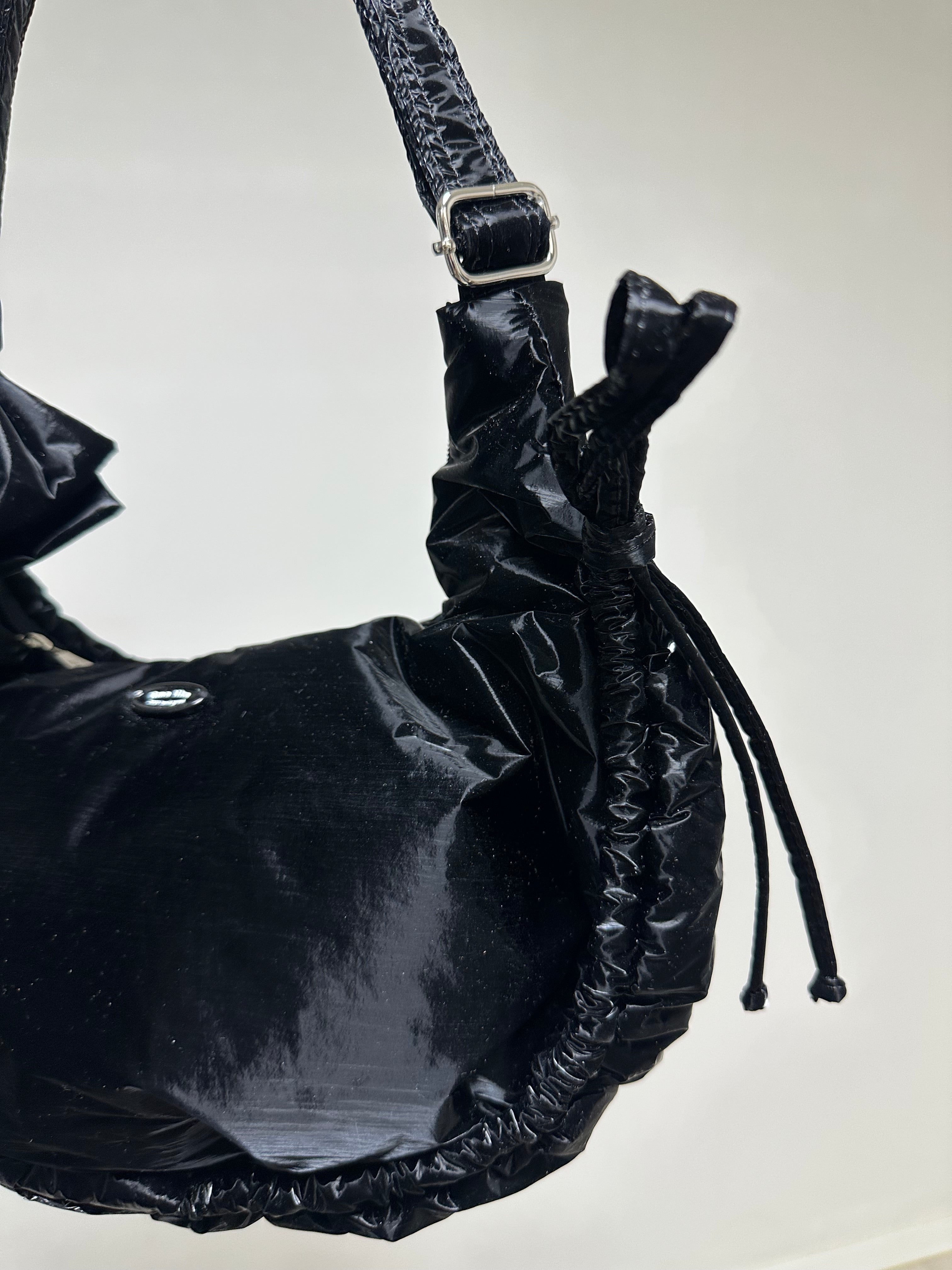 (預購)縮褶微令面手袋/黑