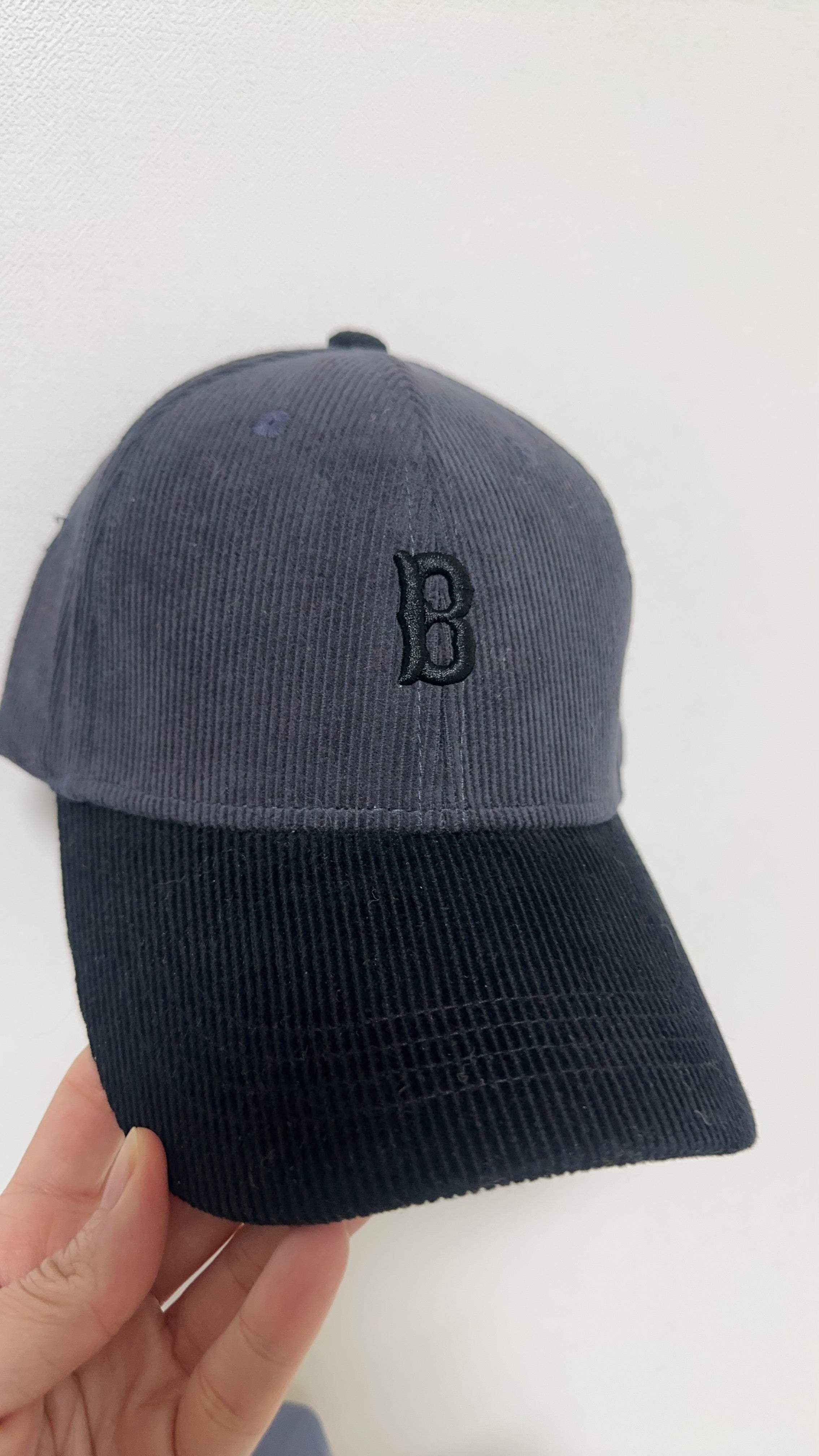 B繡字cap帽/灰+黑