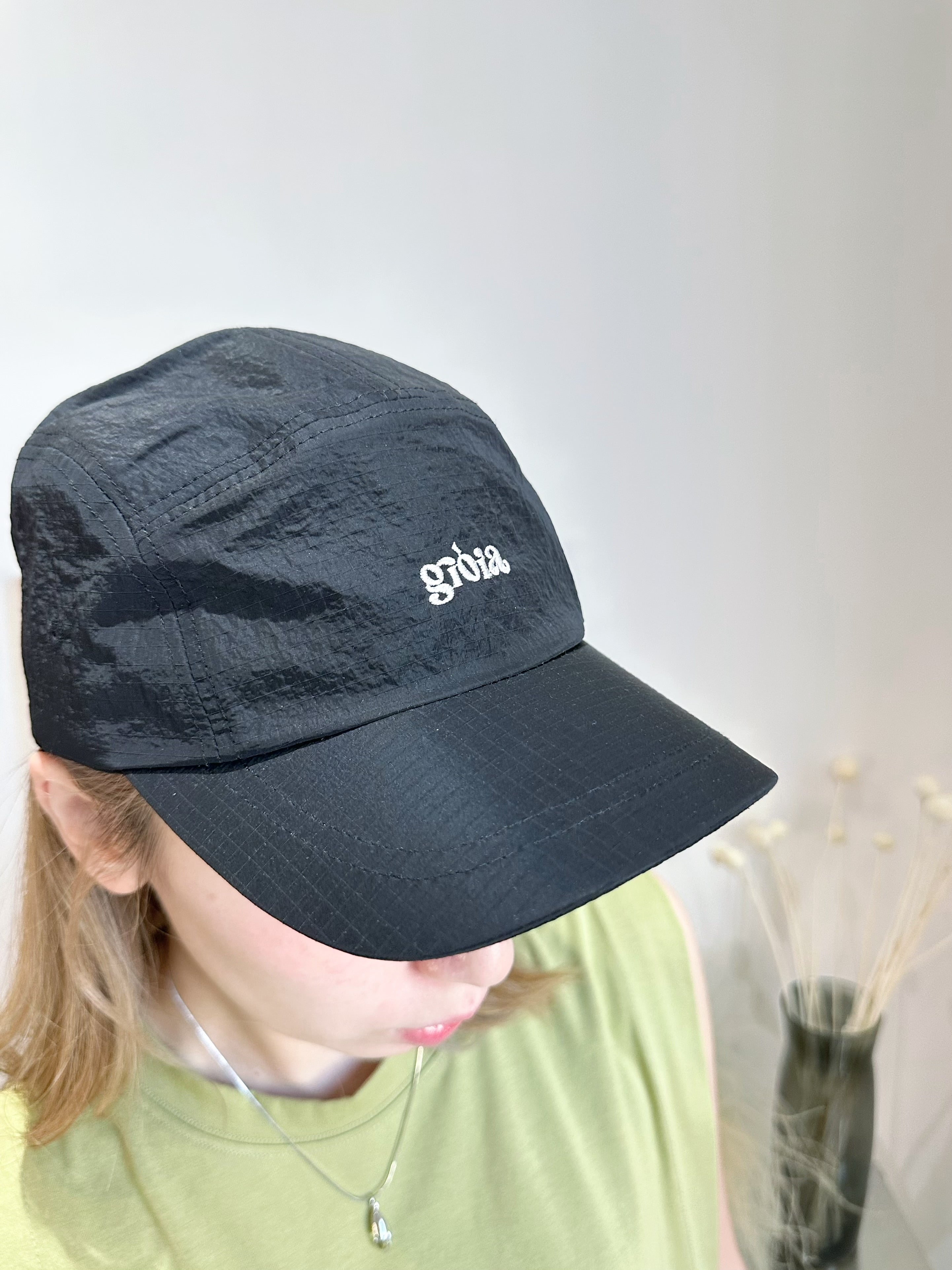 gloia繡字帽/黑
