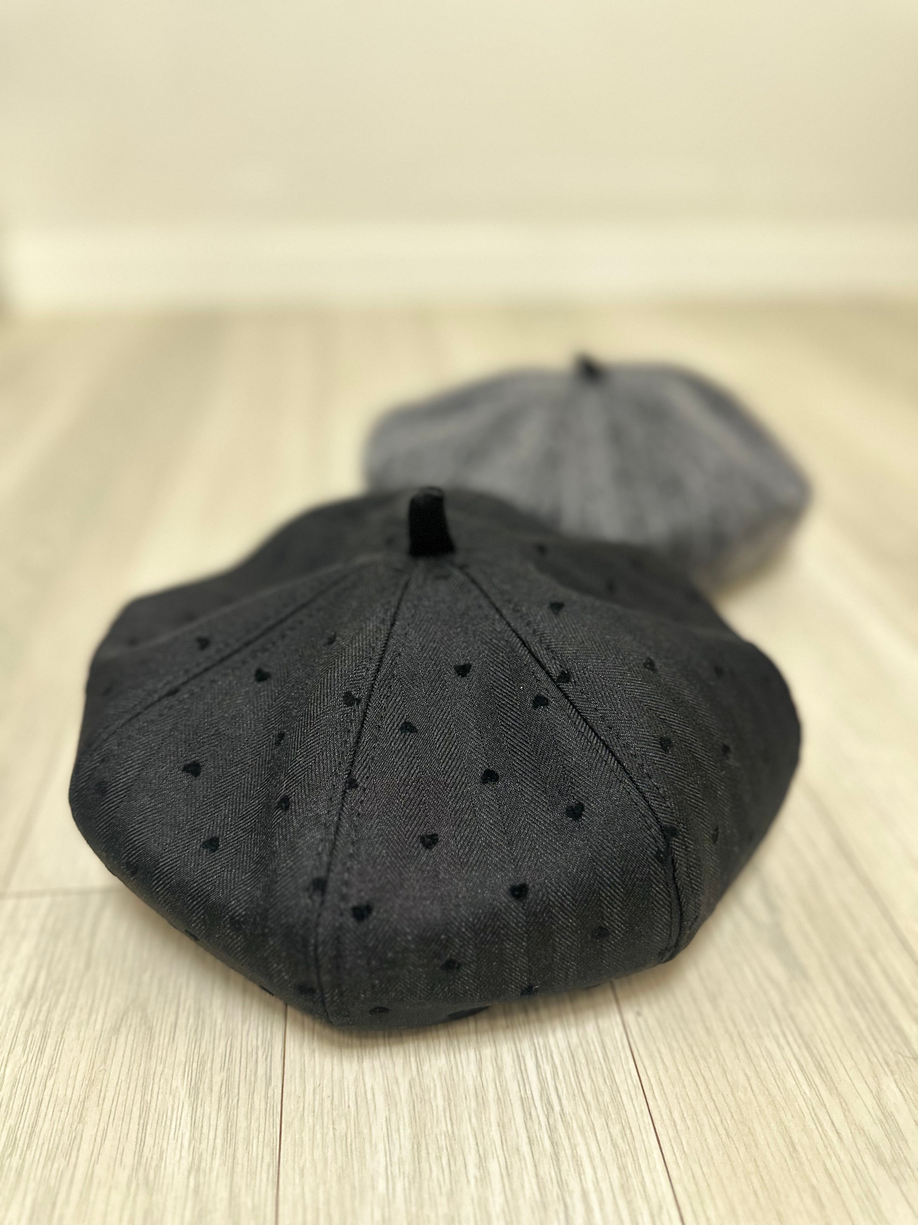 心心條紋具蕾帽/黑