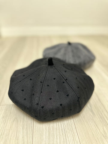 心心條紋具蕾帽/黑
