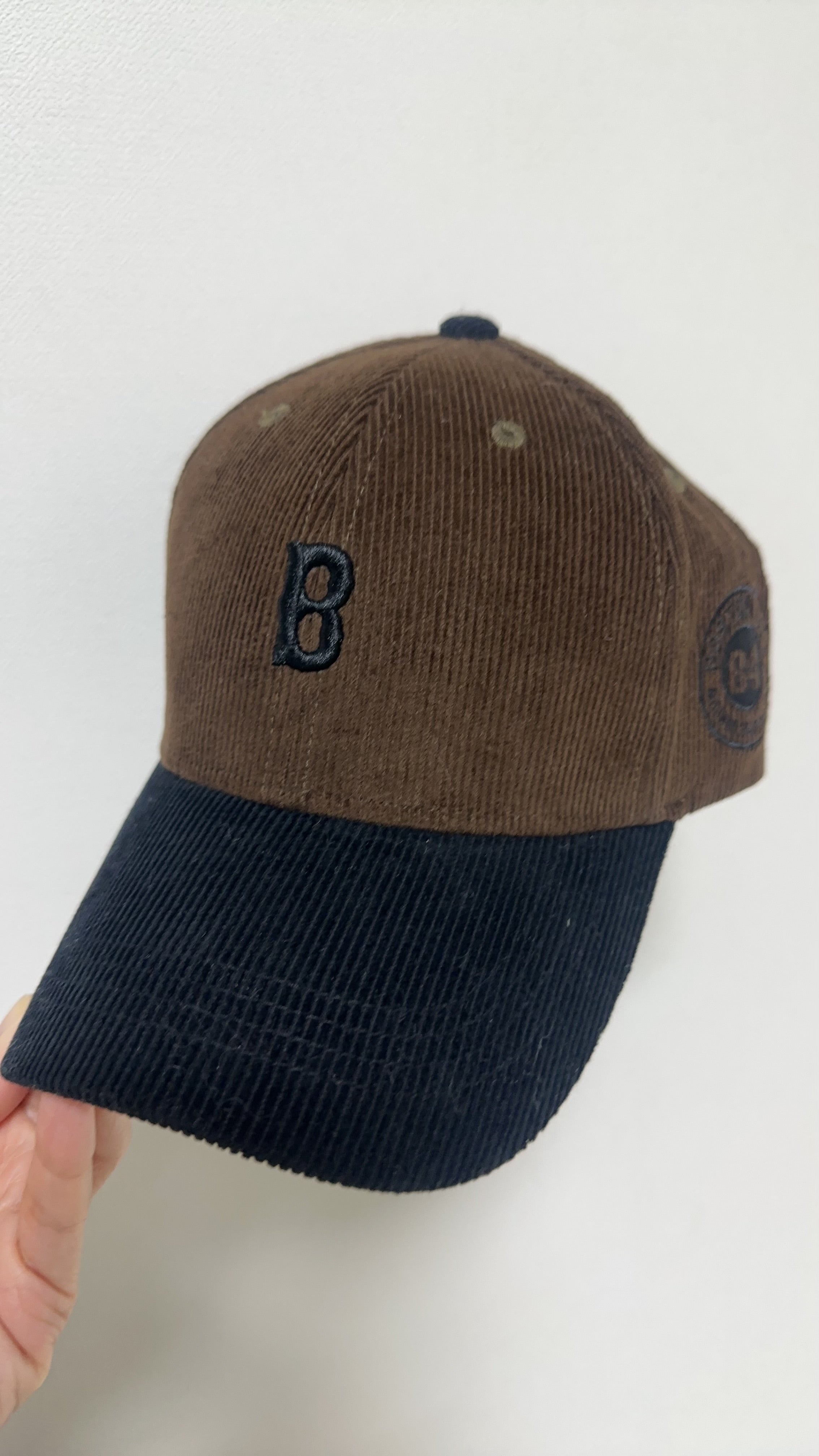 B繡字cap帽/啡+黑