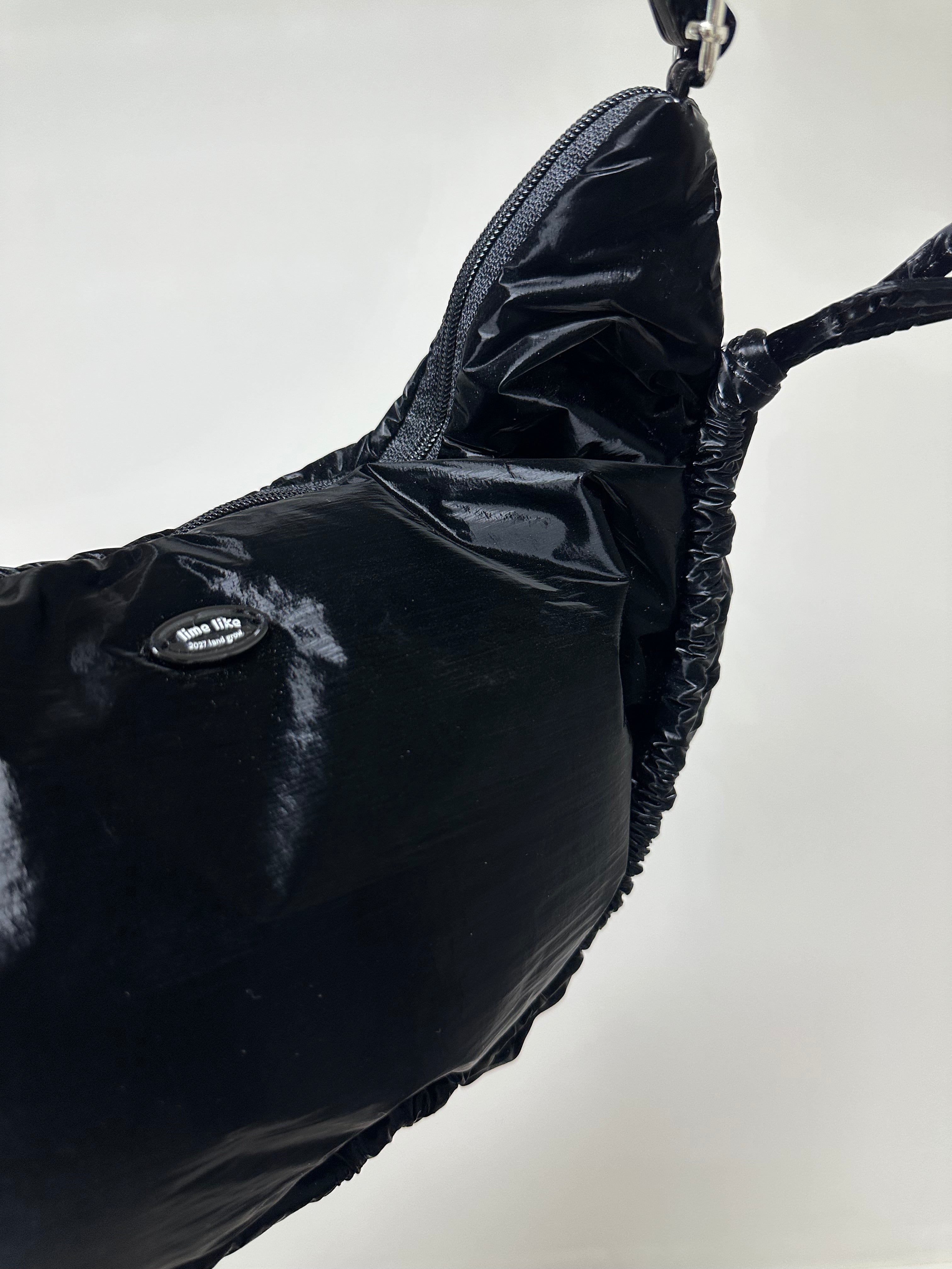 (預購)縮褶微令面手袋/黑