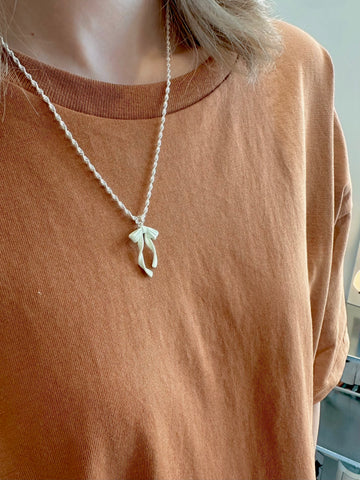 (訂貨：15工作天)白蝴蝶結頸鏈